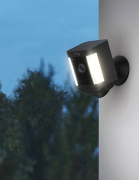 Cámara Wi-Fi de seguridad Ring modelo Spotlight Plus Cam inalámbrica HD 110 a 60° con capacidad para grabar para exterior
