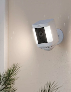 Cámara Wi-Fi de seguridad Ring modelo Spotlight Plus Cam inalámbrica HD 110 a 60° para exterior