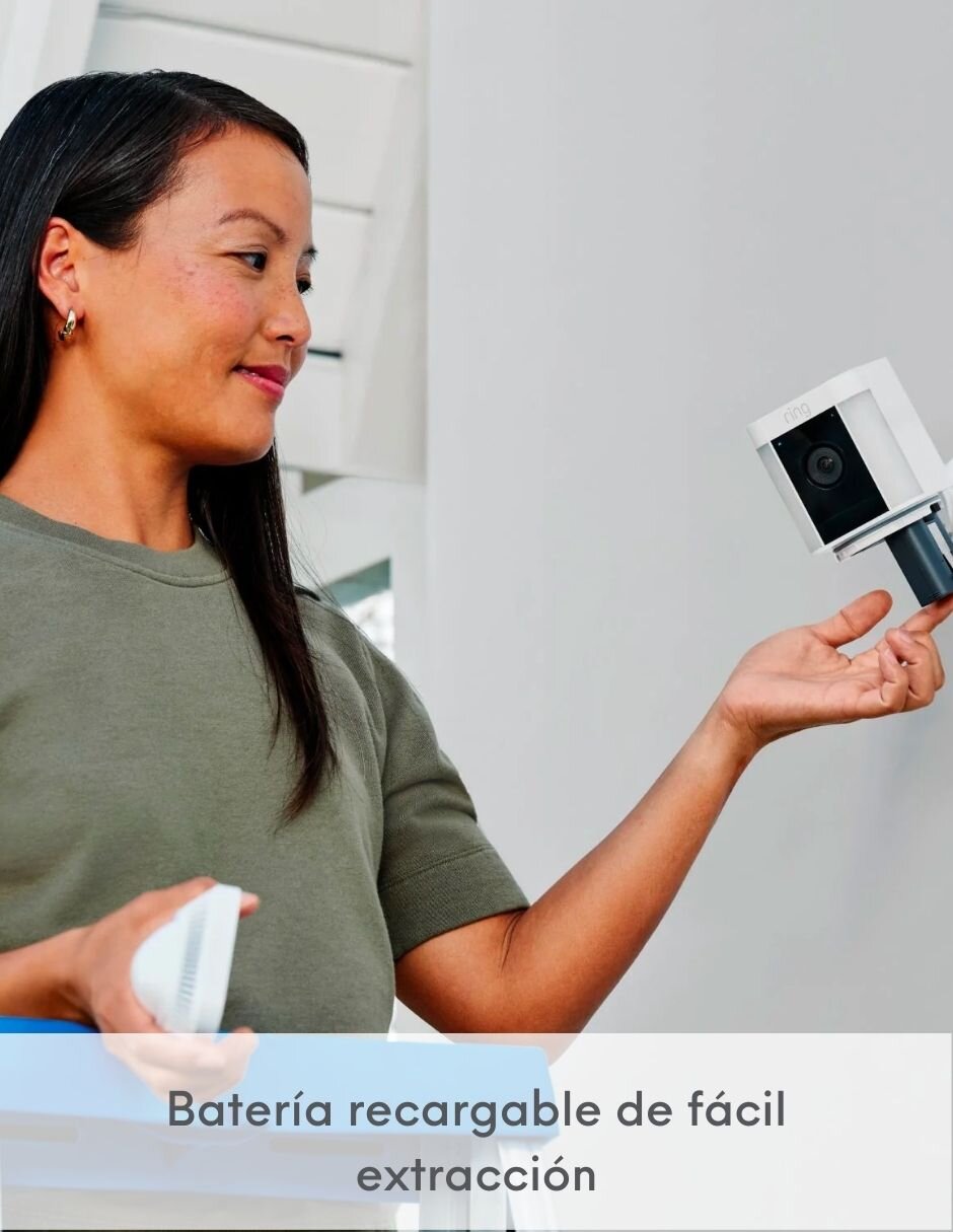 Cámara Wi-Fi de seguridad modelo Spotlight Plus Cam inalámbrica HD 110 a 60° con capacidad para grabar para exterior 11