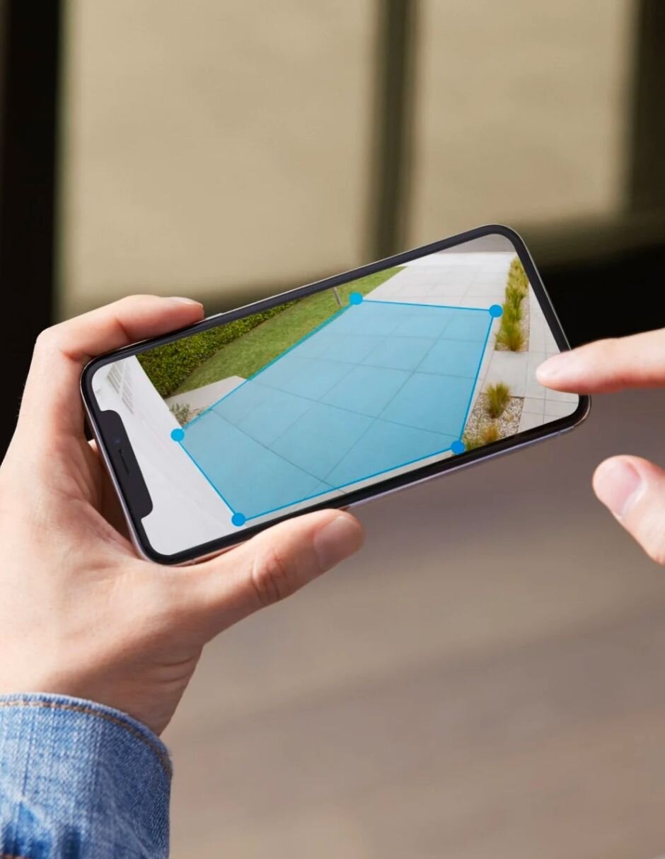 Cámara Wi-Fi de seguridad modelo Spotlight Plus Cam inalámbrica HD 110 a 60° con capacidad para grabar para exterior 5