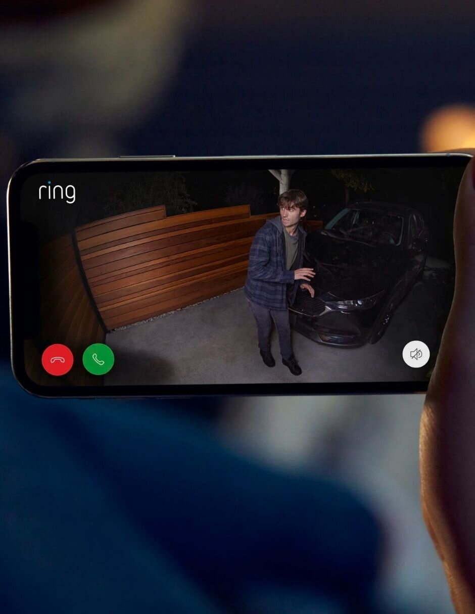 Cámara Wi-Fi de seguridad modelo Spotlight Plus Cam inalámbrica HD 110 a 60° para exterior 7